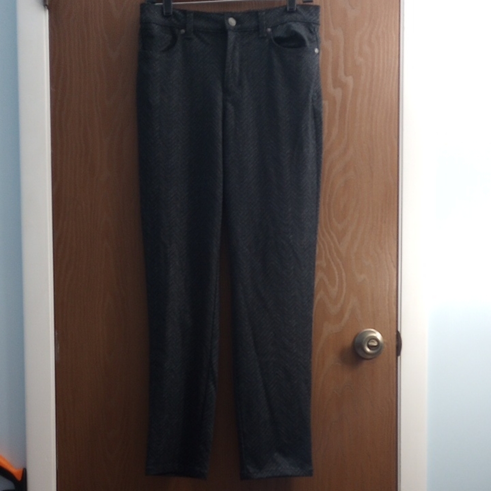 Gloria Vanderbilt Black Patterned Pants Size 8